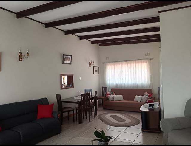 4 BEDROOM HOUSE FOR SALE IN WOODLANDS